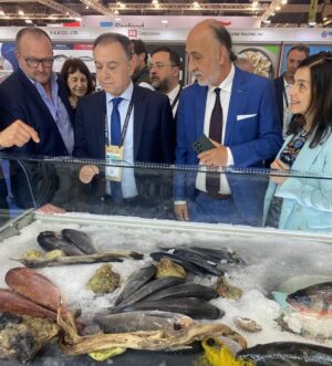 Η Ελλάδα πρωταγωνιστεί στις ιχθυοκαλλιέργειες στην Ευρώπη – Ο Χ. Κέλλας στη «Seafood Expo Global 2025» στη Βαρκελώνη