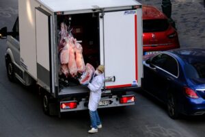 Ελλάδα: Αύξηση μεταφορικού κόστους 15% για τις επιχειρήσεις από τις κινητοποιήσεις των αγροτών