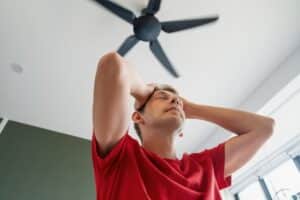 Είχαν Άγιο: Ανεμιστήρας οροφής αποκολλήθηκε από τον κινητήρα εν ώρα λειτουργίας – Επείγουσα ανάκληση
