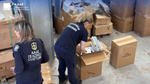 ΑΑΔΕ: Κατασχέθηκαν 2,5 εκατομμύρια  τσιγάρα – Η μέθοδος της τάπας που έκρυβε τσιγάρα αξίας άνω του μισού εκατομμυρίου ευρώ