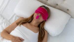 Mouth Taping: Γιατί οι επιστήμονες κρούουν τον κώδωνα του κινδύνου για τη νέα μόδα στα social media
