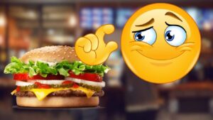 Ποια γνωστή αλυσίδα fast food αντιμετωπίζει ομαδική αγωγή για το μικρό μέγεθος του μπέργκερ της;