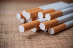 Γαλλία: Απαγορεύεται το κάπνισμα σε παραλίες, πάρκα και έξω από τα σχολεία από την 1η Ιουλίου