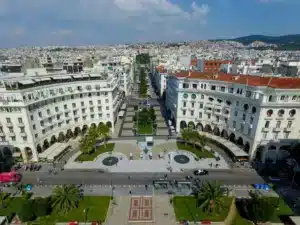 Χειροπέδες σε ιδιοκτήτες περιπτέρου στη Θεσσαλονίκη – Πούλησαν αλκοόλ σε 14χρονες