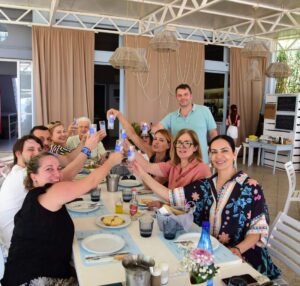 Το Ούζο Βαρβαγιάννη φιλοξένησε στη Λέσβο Γάλλους δημοσιογράφους με στόχο την εξωστρέφεια προς τη Γαλλική αγορά