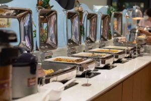 Πρόστιμο στην εταιρεία catering που έριξε 171 εργαζομένους του TikTok… στο κρεβάτι με μολυσμένο φαγητό