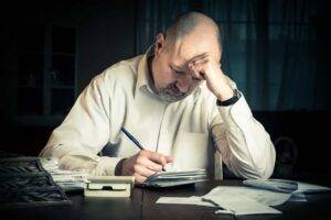 Ελλάδα: Μόνο τέσσερα στα δέκα τιμολόγια πληρώνονται εμπρόθεσμα – Η ταλαιπωρία των επιχειρηματιών στις Β2Β συναλλαγές