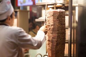 Πρόστιμο πάνω από 6.600€ σε Takeaway κεμπάπ για πωλήσεις “αλλαντάλλα” κρεάτων 