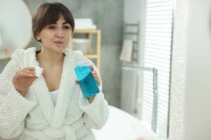 Ανεβάζει το στοματικό διάλυμα την πίεση; Τι λένε οι επιστήμονες;