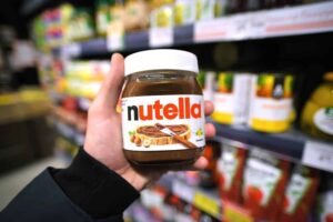 Nutella: Ελάχιστα φουντούκια, φοινικέλαιο και πολλή ζάχαρη – Εργαστηριακή δοκιμή «ρίχνει» το δημοφιλές άλειμμα από τον θρόνο του
