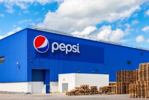 H PepsiCo κλείνει εργοστάσιο και απολύει δεκάδες εργαζομένους – Η μειωμένη ζήτηση ωθεί τον κολοσσό σε συρρίκνωση