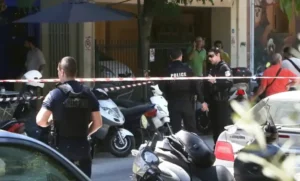 Πυροβολισμοί με δύο τραυματίες σε καφετέρια στον Κολωνό – Ο ένας είναι αστυνομικός