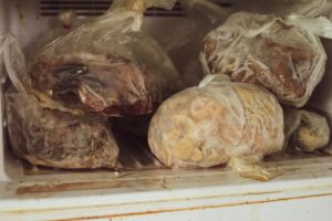 Αφόρητη δυσωδία από εγκαταλελειμμένο κρεοπωλείο – Αναζητείται ο ιδιοκτήτης