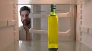 Ελαιόλαδο: Μπορεί ένα απλό κόλπο στο ψυγείο να αποκαλύψει αν είναι νοθευμένο;