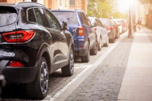 7 συλλήψεις για παράνομη παροχή στάθμευσης σε εστιατόρια και bar σε Άλιμο και Ελληνικό