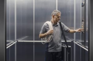 Ξεκινά η υποχρεωτική απογραφή ανελκυστήρων – Τι πρέπει να γνωρίζουν ιδιοκτήτες & διαχειριστές