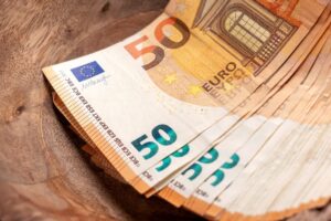 Ενισχύσεις έως 200.000 ευρώ σε μικρομεσαίους για αύξηση των εξαγωγών