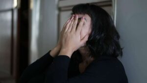 Λάθη του παρελθόντος: Διαφορετική αντιμετώπιση από τους άνδρες και διαφορετική από τις γυναίκες