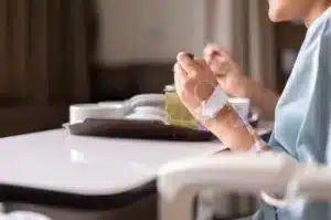 Νέα μελέτη δείχνει ότι το φαγητό στα νοσοκομεία υπονομεύει την υγεία των ασθενών!