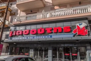 Μασούτης: Επιβεβαιώθηκε καταγγελία καταναλωτή για εργαζόμενο σε σουπερμάρκετ στην Καβάλα