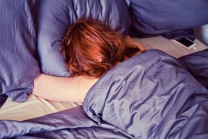 Ύπνος στην εμμηνόπαυση - Τρεις απλές βραδινές συνήθειες που μπορούν να βελτιώσουν την ποιότητα της ξεκούρασης