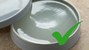 Βαζελίνη: Η έξυπνη χρήση της για προστασία και ανακούφιση από ενοχλητικά συμπτώματα