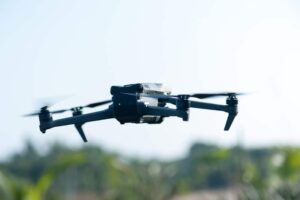 «Drone της Εφορίας πετάει πάνω από το σπίτι σου» – Λογιστής – μαϊμού στην Πάτρα άρπαξε κοσμήματα 10.000€ με πρωτοφανή απάτη