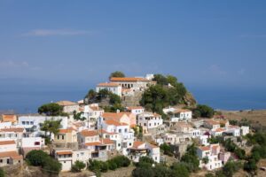 Τζια: Συναγερμός για δεκάδες κρούσματα γαστρεντερίτιδας – Τι εξετάζει ο ΕΟΔΥ
