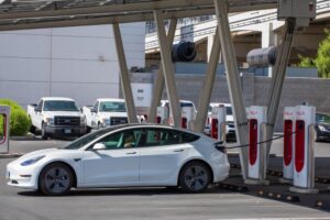 Ταχυφορτιστές ηλεκτρικών αυτοκινήτων: Πηγή επικίνδυνων σωματιδίων που προκαλούν καρδιοαναπνευστικά προβλήματα – Μελέτη
