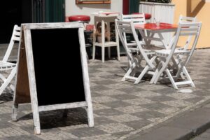 Mystreet: Σε λειτουργία το app καταγγελιών για τα τραπεζάκια σε πεζοδρόμια και άλλους δημόσιους χώρους