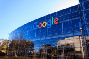 Πρόστιμο ρεκόρ 890 εκατ. ευρώ στην Google από την ΕΕ για πρακτικές που παραβιάζουν τον ανταγωνισμό
