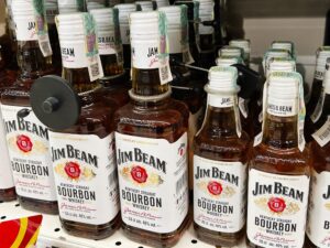 Παραιτήθηκε ο CEO του Jim Beam – Τον «έπιασαν» με απαγορευμένες ουσίες
