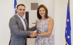 Η ΘΕΟΝΗ προσφέρει καθαρό νερό και χαμόγελα στα σχολεία 9 νησιών