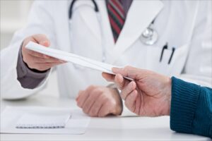 Αυτός είναι ο διευθυντής καρδιολογικής του «Ιπποκράτειου» που συνελήφθη για φακελάκι