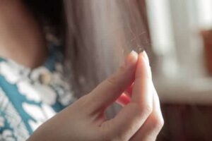 Όταν βρίσκετε τρίχα σε προϊόν: Τι να κάνετε και ποια είναι τα δικαιώματά σας στην Ελλάδα