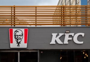 Θάνατος – μυστήριο στις τουαλέτες του KFC – Το λάθος της αλυσίδας που μπορεί να την πάει στα δικαστήρια
