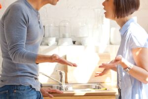 Σύλληψη άνδρα για καυγά που ξεκίνησε με τη σύντροφο του… για το φαγητό