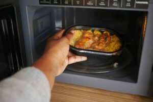 Ο καλύτερος τρόπος για να ξαναζεστάνετε κάθε είδος φαγητού