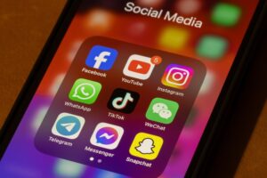 Ελλάδα: Απαγόρευση της πρόσβασης στα social media για παιδιά κάτω των 15 ετών - Cibum.gr