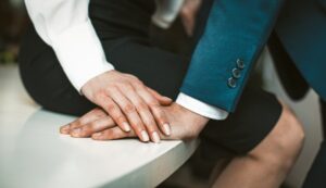 Γιατί οι εταιρείες απαγορεύουν τις σχέσεις μεταξύ των εργαζομένων;