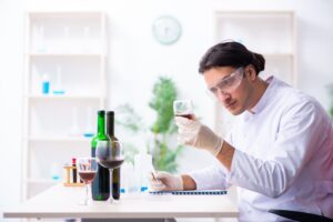 Πρόσθετα, δισφαινόλες και φυτοφάρμακα στο γαλλικό κρασί: Τα σοκαριστικά ευρήματα εργαστηριακής ανάλυσης