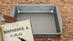 Ανακαλείται ταψί με τοξικά που μεταφέρονται στο φαγητό – Επηρεάζουν ενδοκρινικό, αναπαραγωγή και ανάπτυξη παιδιών