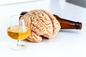 Πιστεύετε ότι η ελαφριά κατανάλωση αλκοόλ προστατεύει τον εγκέφαλό σας; Ξανασκεφτείτε το