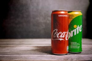 Συναγερμός για Coca-Cola & Sprite: Ανακαλούνται 4.000 κουτάκια για την προστασία των καταναλωτών