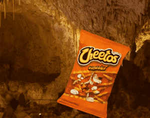 Χάος από ένα σακουλάκι Cheetos – Έντομα, αράχνες και μούχλα κατέλαβαν ιστορικό σπήλαιο