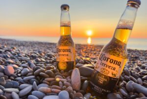 Η μπύρα Corona δεν είναι μεξικανική αλλά…  κινεζική! Καταγγελία για παραπλάνηση των καταναλωτών