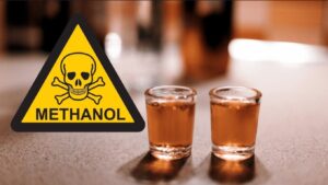 Μαζική δηλητηρίαση από νοθευμένα ποτά – 2 επιβεβαιωμένοι θάνατοι και 12 υπό διερεύνηση, εκατοντάδες ασθένειες