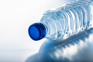 Επεκτείνεται η ανάκληση του εμφιαλωμένου νερού – Δείτε φωτογραφία