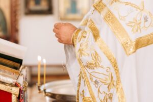 Πώς βλέπουν οι ιερείς στην Ελλάδα τη σχέση μεταξύ πίστης και ψυχικών διαταραχών σύμφωνα με νέα μελέτη του ΑΠΘ