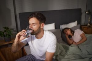 Γιατί διψάμε τη νύχτα και σε ποιες περιπτώσεις πρέπει να πάμε στον γιατρό;